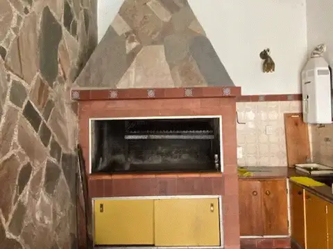 Casa 6 ambientes con 3 baños