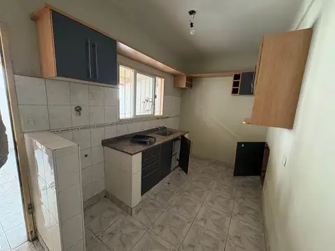 Casa 4 ambientes con 1 baño