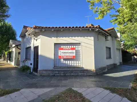 CASA (EN PH) DE 3 AMBIENTES EN PLANTA BAJA CON PATIO, COCHERA Y TERRAZA EN VENTA. OLIVOS