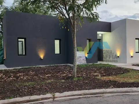 Casa  en Venta en Santa Emilia, Pilar del Este, Pilar