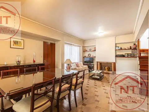 PH 5 amb tipo casa c/2 ent. indep., cochera cub., patio, balcon, tza, quincho. Fte. Villa del Parque