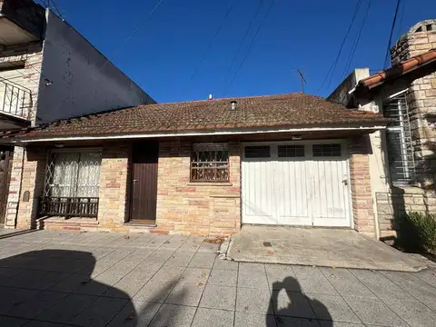 Casa en venta c/ cochera en San José