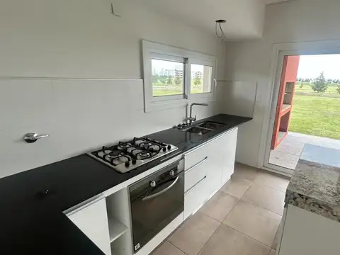 Casa 4 ambientes con 3 baños