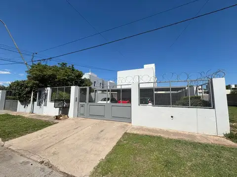 Casa en Barrio Las Palmas, en complejo Cerrado, 2 dormitorios