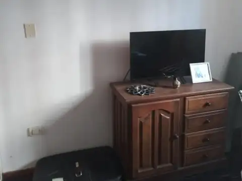 Oroño y Uriburu. Departamento 1er piso ascensor.