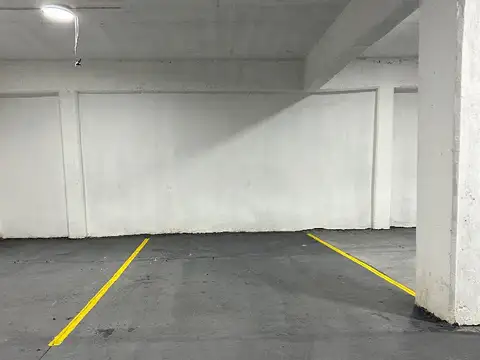 Cómoda cochera en venta zona facultad de Medicina