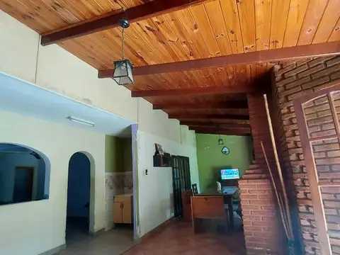 Casa 7 ambientes con 1 baño