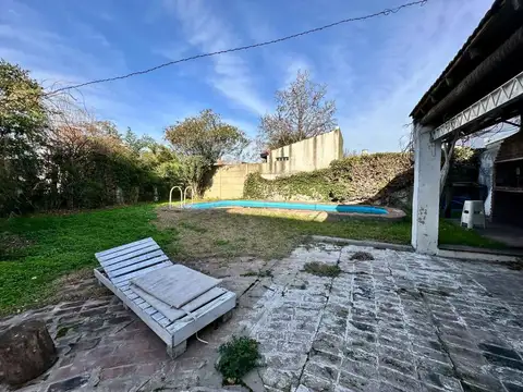 Casa 5 ambientes con 2 baños