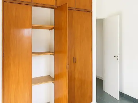 Departamento en Alquiler en Isidro Casanova, $ 550.000