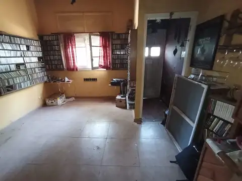 Casa 5 ambientes con 1 baño