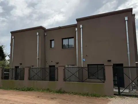 Dúplex 3 amb con jardín en Casas del Pilar