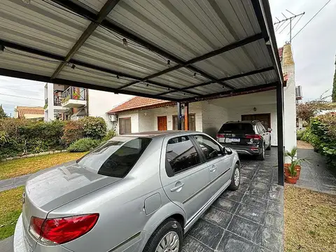 Casa 5 ambientes con 2 baños