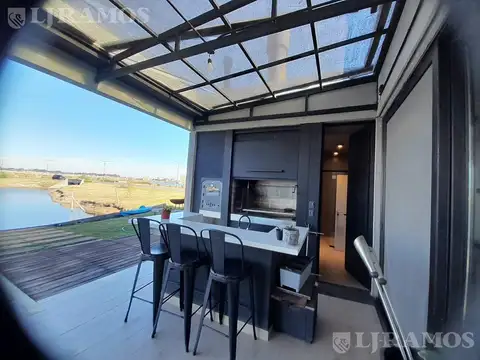 Casa 4 ambientes con 2 baños