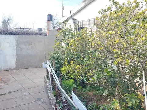 Venta Casa 2 dormitorios, cochera, local comercial y departamento en PA - Barrio Moreno, San Lorenzo