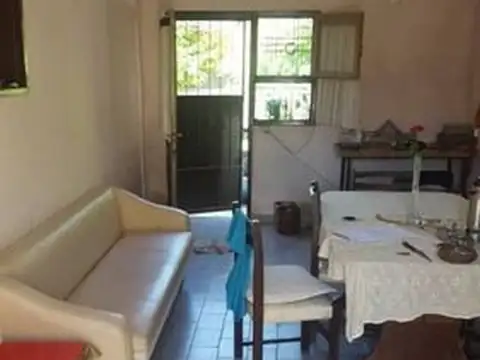 Casa 3 ambientes con 1 baño