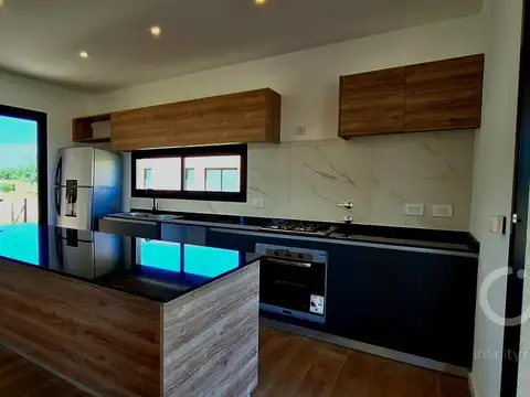 Casa 4 ambientes con 2 baños