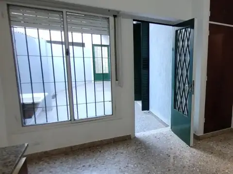 Depto Tipo Casa en Alquiler con 1 cocheras