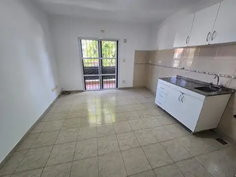 Campo De Mayo 7500, Piso 1