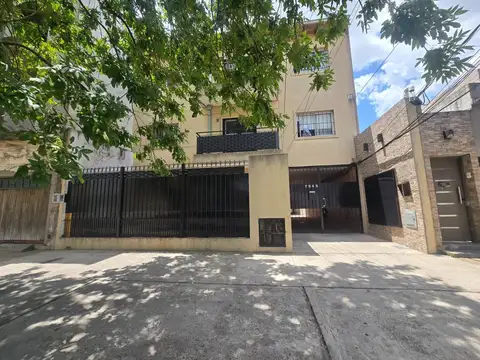 Departamento dos ambientes con balcón