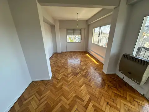 AMPLIO DEPARTAMENTO 4 AMBIENTES EN MUY BUEN ESTADO !