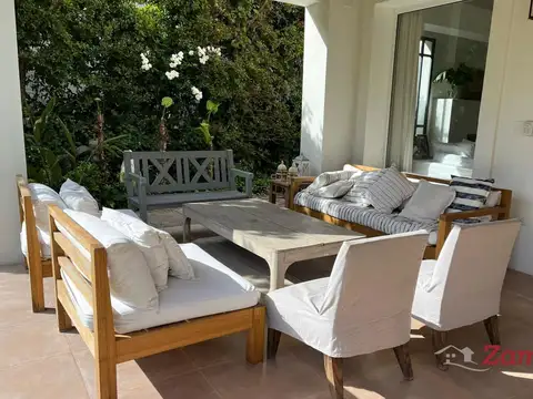 Casa en Alquiler Temporal con 2 cocheras