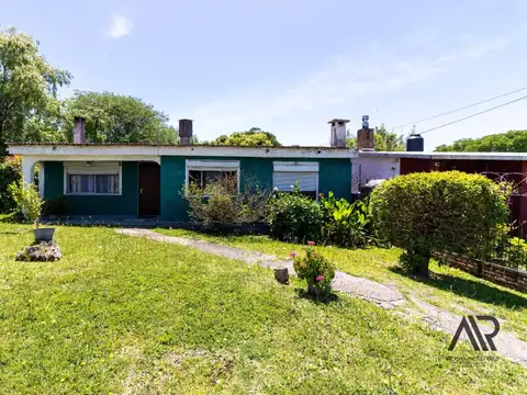 Casa en venta c/ cochera en Solymar