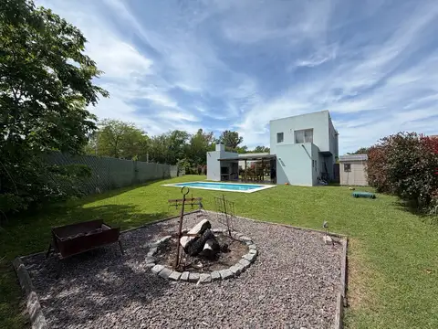 Casa en venta  y alquiler temporal en Santa Guadalupe  Pilar del Este | VCO Propiedades