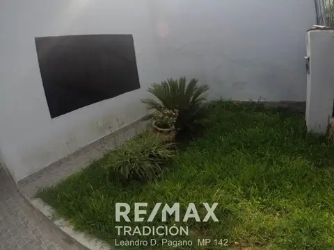 Casa 6 ambientes con 2 baños