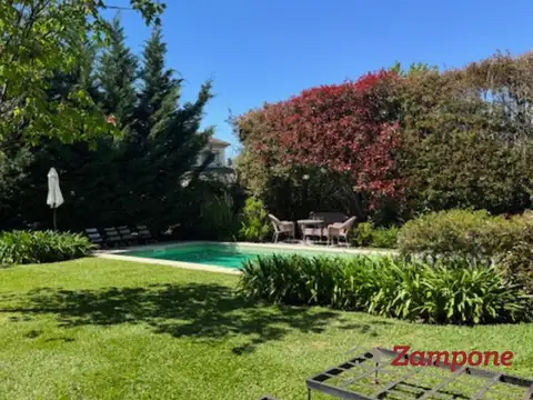 Casa en Alquiler con 2 cocheras