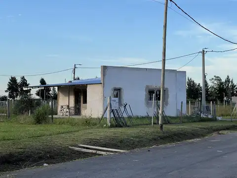 Casa 3 ambientes con 1 baño