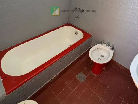 Casa 4 ambientes con 2 baños