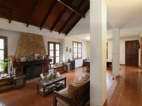 Casa en Venta con 2 cocheras