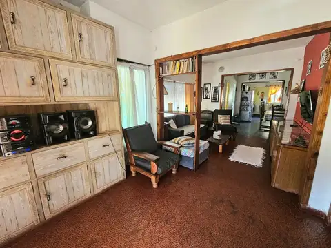 Casa en Venta con 3 cocheras