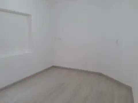 PH DE 2 AMB AMPLIO CON PATIO. INDEPENDIENTE. RECICLADO