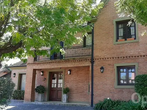 Casa en Venta con 6 cocheras