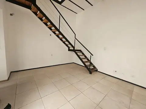 Se alquila departamento interno