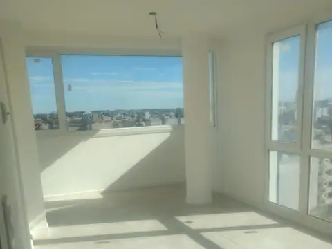 SEMIPISO DE 3 AMB. BALCON Y COCHERA. TOMA PERMUTA DE MENOR VALOR