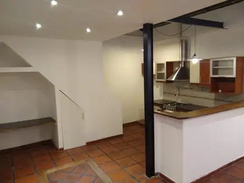 Depto Tipo Casa 4 ambientes con 2 baños