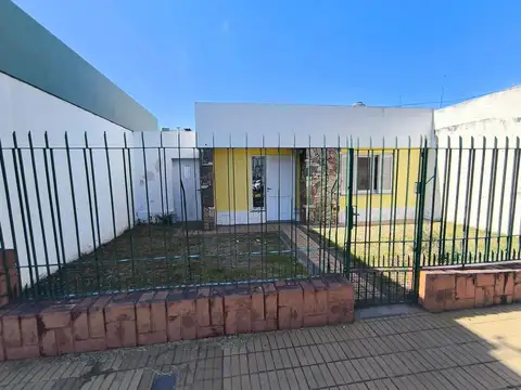 CASA EN VENTA 1 DORMITORIO CAPITAN BERMÚDEZ