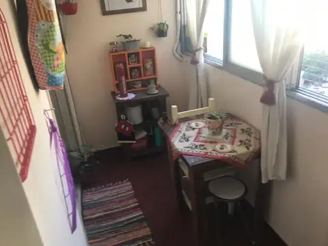 Charlone 600, Piso 7