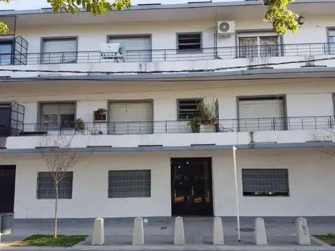 HAEDO SUR - CENTRO - 2 AMBIENTES CON TERRAZA RECICLADO A NUEVO - A PASOS DE AV. RIVADAVIA 