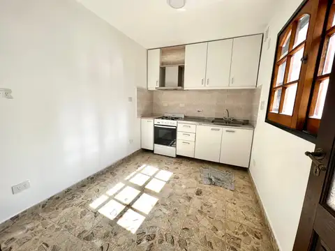 Martínez: Unica Propiedad de Estilo a 4 Cuadras de Avenida. 3 Ambientes. Patio. Apto Profesional o Vivienda