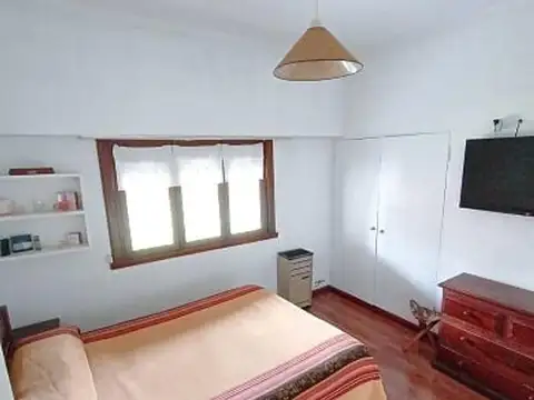 Casa en Venta con 4 cocheras