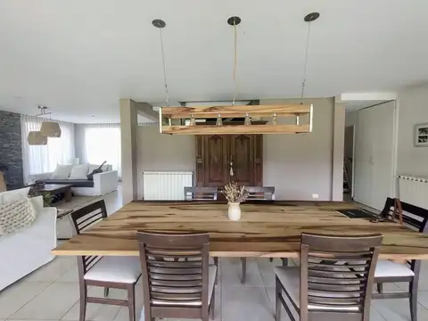 Casa en Venta con 3 cocheras