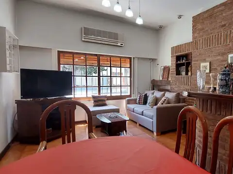 Casa 5 ambientes con 4 baños