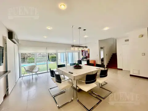 Casa en Venta con 2 cocheras