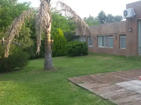 Casa en Venta con 3 cocheras