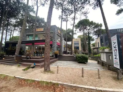 En Cariló | Local 4 en Galería Los Tipales . A1 [duplicada]