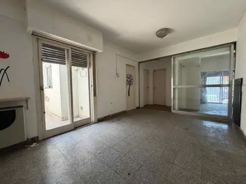 VENTA PH 3 AMB C TERRAZA PATIO Y BALCÓN EN LINIERS