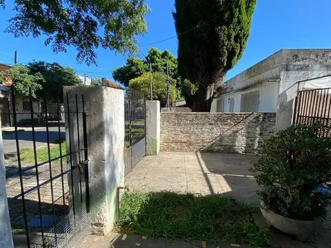 VENTA CASA A RECICLAR EN ALBERDI
